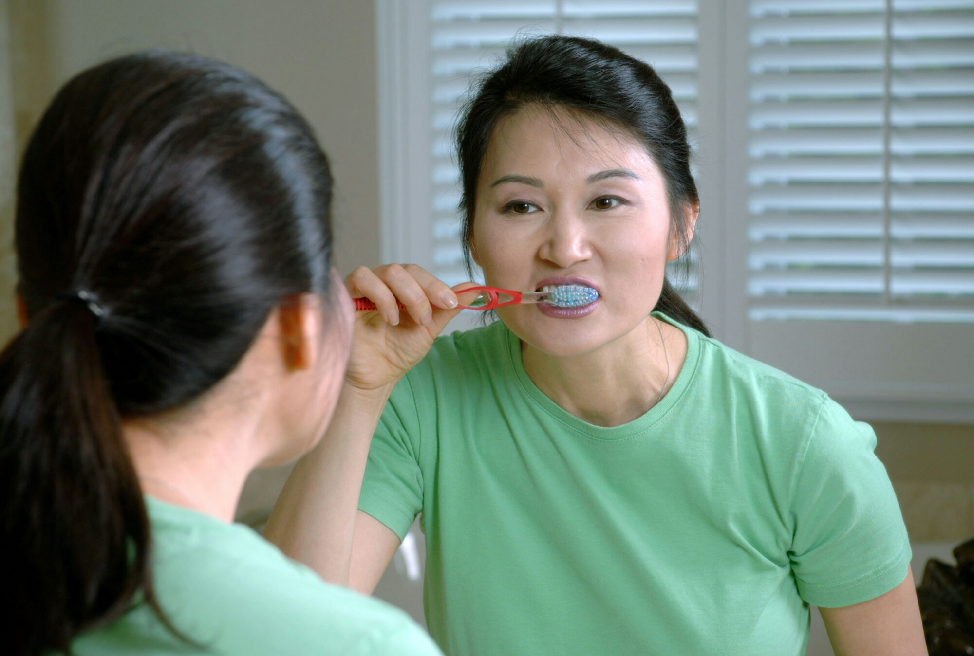 woman brushing her teeth